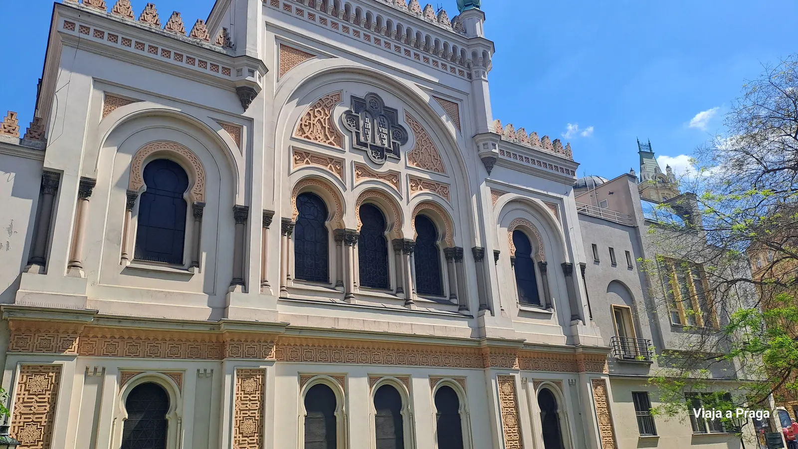 El barrio judío de Praga (Josefov) se visita siempre con entrada.