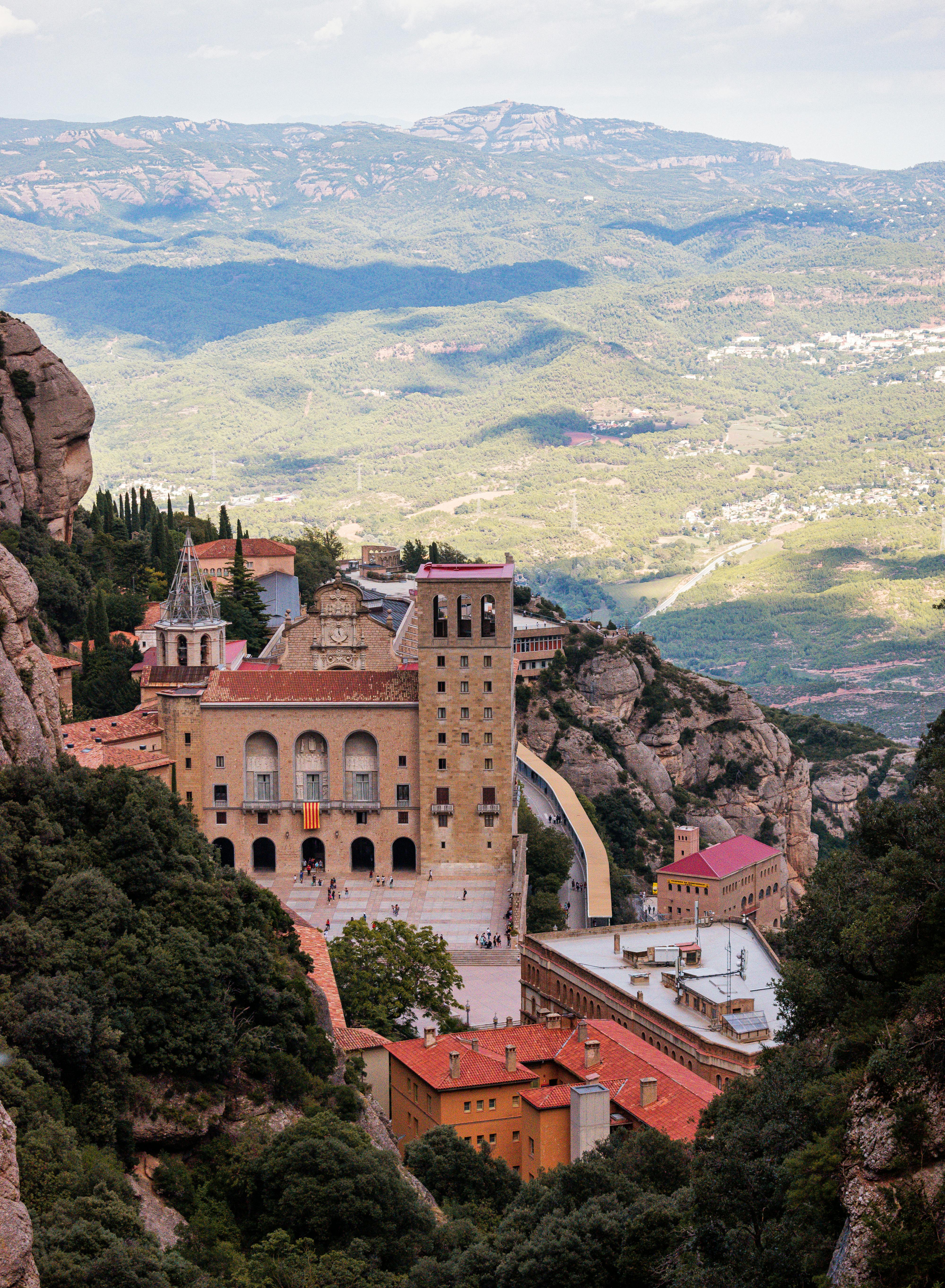 Excursión premium de medio día a Montserrat desde Barcelona