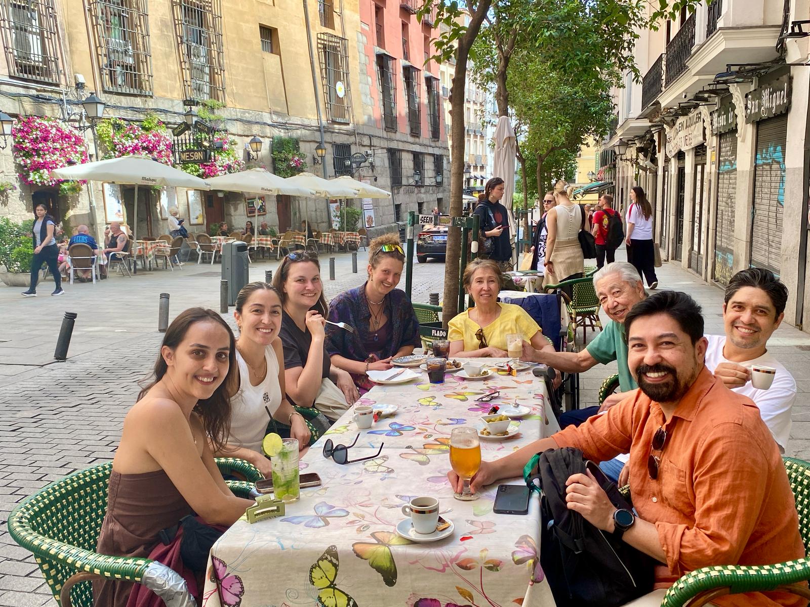 Madrid: Small Group Tour with Tapas & Drinks