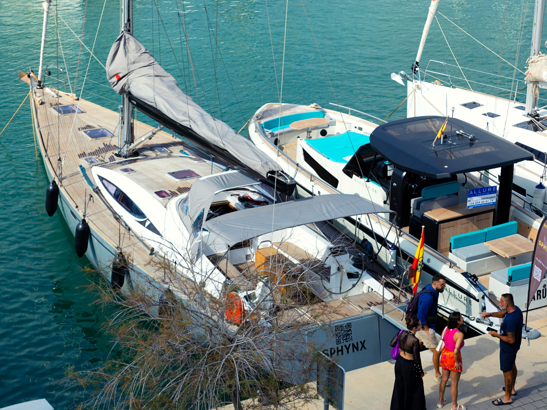 Barcelona: Luxury Yacht Private Sailing Tour