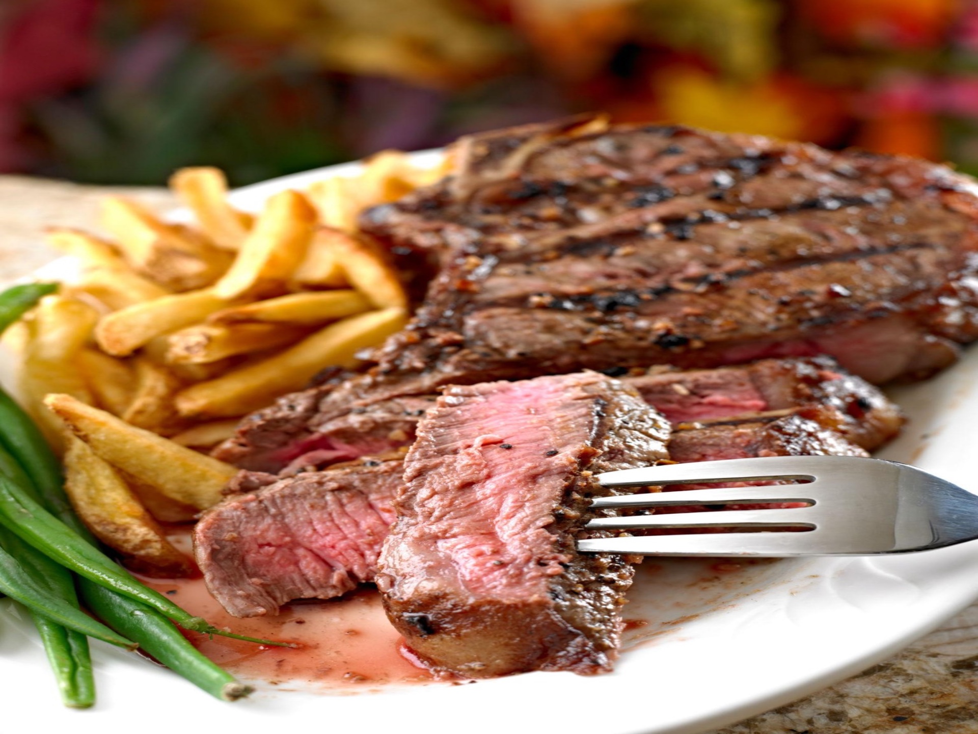 Oslo: Sculptures & Stories Walk with Premium Steak Meal
